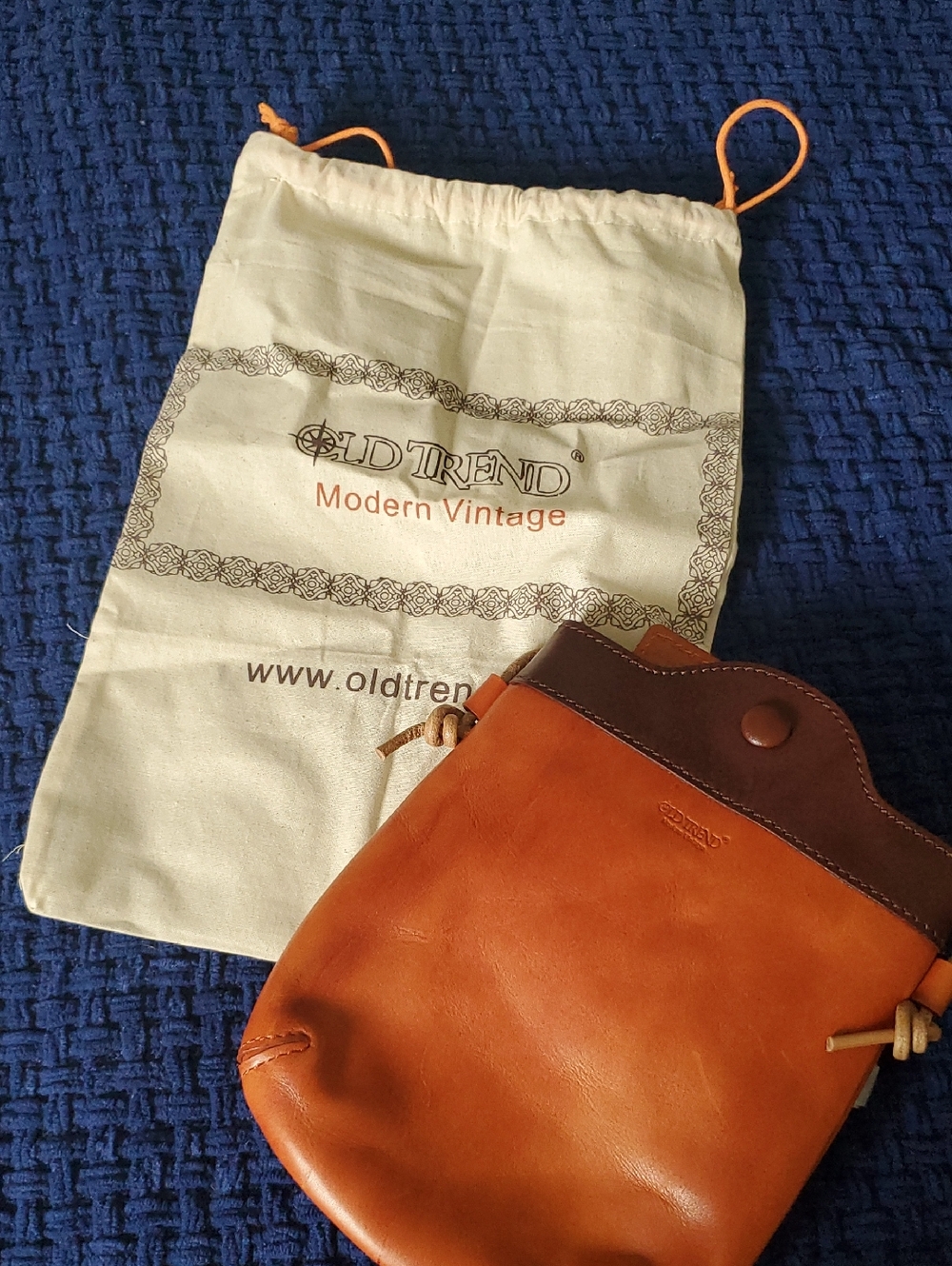 Old Trend Two-Tone Leather Drawstring Crossbody Bag in Saddle Brown - Picture 5 of 10